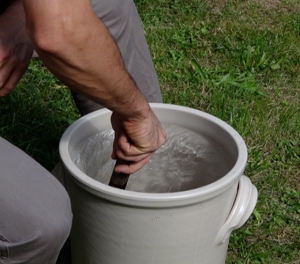 Stoneware pots for stirring (unavailable for shipping - take-away only)